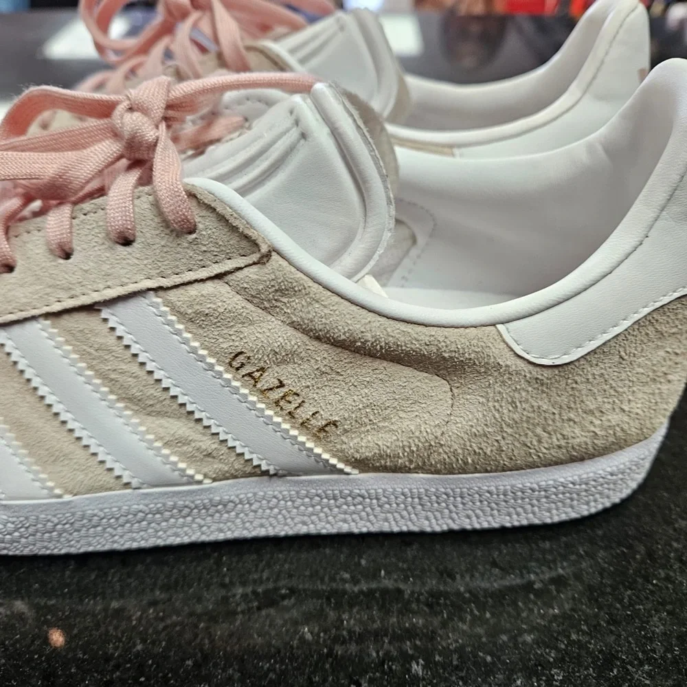 Sz 9 Men Gazelle adidas pink